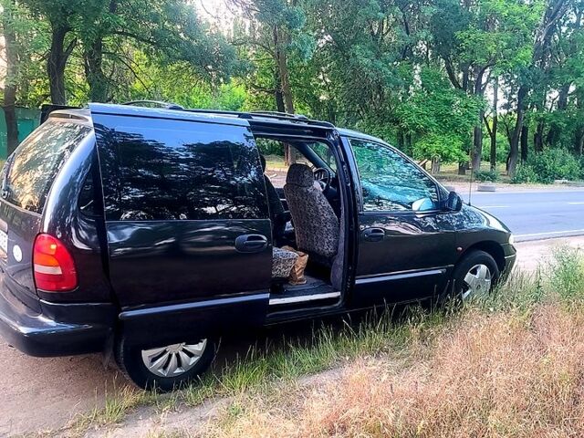 Крайслер Вояджер 1999 в Херсоне на Automoto.ua Черный Крайслер Вояджер, объемом двигателя 2.5 л и пробегом 302 тыс. км за 3450 $, фото 1 на Automoto.ua