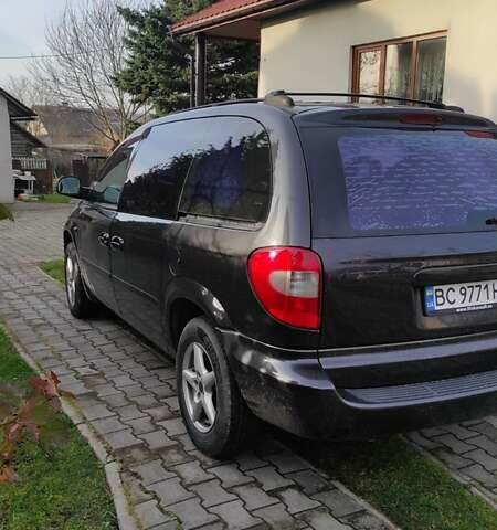 Черный Крайслер Вояджер, объемом двигателя 2.5 л и пробегом 342 тыс. км за 4500 $, фото 2 на Automoto.ua