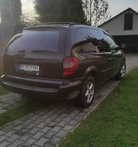 Черный Крайслер Вояджер, объемом двигателя 2.5 л и пробегом 342 тыс. км за 4500 $, фото 13 на Automoto.ua