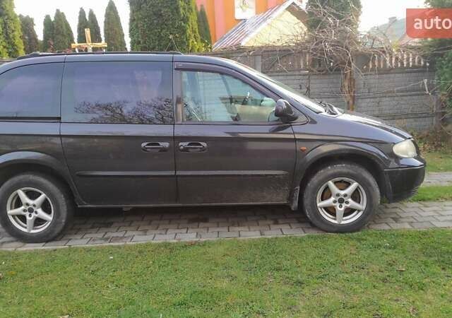 Черный Крайслер Вояджер, объемом двигателя 2.5 л и пробегом 342 тыс. км за 4500 $, фото 9 на Automoto.ua