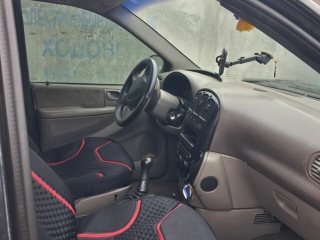 Черный Крайслер Вояджер, объемом двигателя 2.5 л и пробегом 1 тыс. км за 1538 $, фото 2 на Automoto.ua