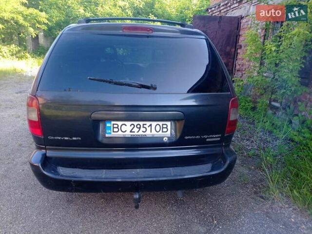 Черный Крайслер Вояджер, объемом двигателя 2.5 л и пробегом 390 тыс. км за 2800 $, фото 4 на Automoto.ua