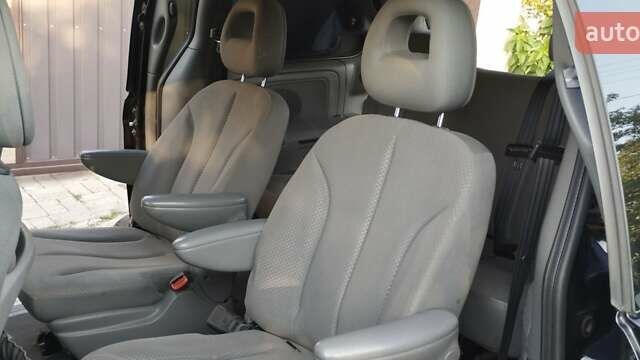 Черный Крайслер Вояджер, объемом двигателя 2.78 л и пробегом 195 тыс. км за 6500 $, фото 3 на Automoto.ua