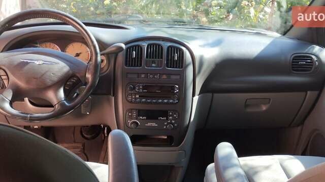 Черный Крайслер Вояджер, объемом двигателя 2.78 л и пробегом 195 тыс. км за 6500 $, фото 7 на Automoto.ua