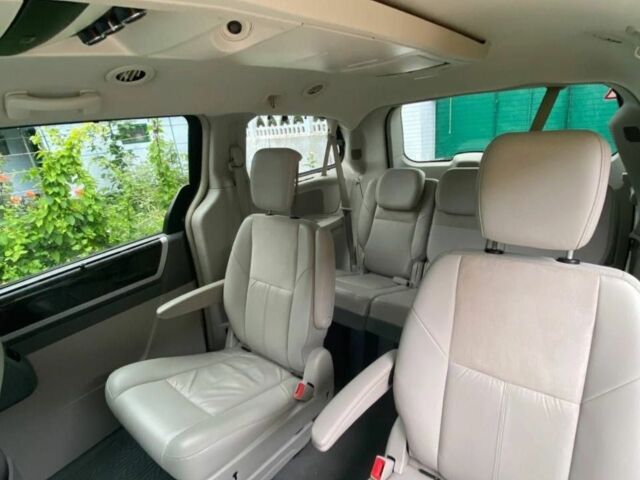 Черный Крайслер Вояджер, объемом двигателя 2.8 л и пробегом 340 тыс. км за 9800 $, фото 1 на Automoto.ua