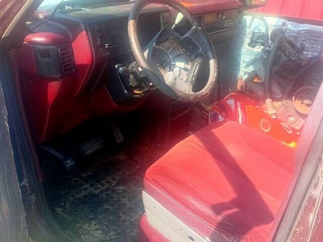 Червоний Крайслер Voyager, об'ємом двигуна 0 л та пробігом 250 тис. км за 1182 $, фото 5 на Automoto.ua