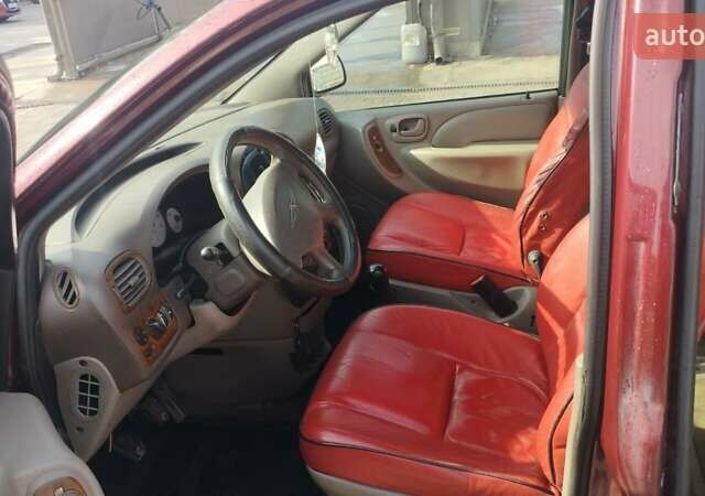 Красный Крайслер Вояджер, объемом двигателя 2.4 л и пробегом 300 тыс. км за 3550 $, фото 7 на Automoto.ua