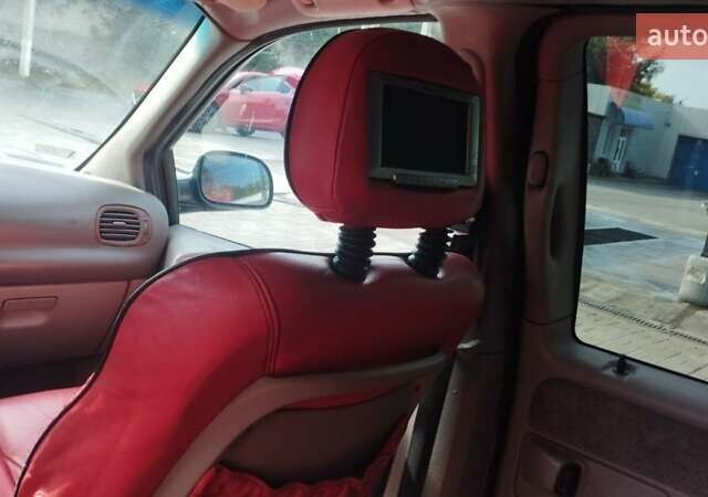 Красный Крайслер Вояджер, объемом двигателя 2.4 л и пробегом 300 тыс. км за 3550 $, фото 12 на Automoto.ua