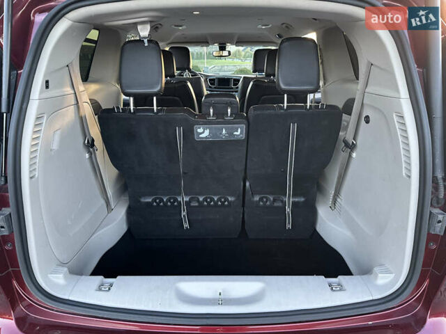 Красный Крайслер Вояджер, объемом двигателя 3.6 л и пробегом 211 тыс. км за 18900 $, фото 26 на Automoto.ua