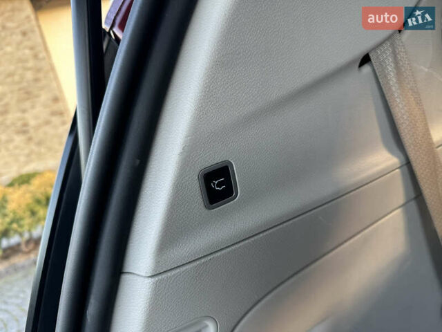 Красный Крайслер Вояджер, объемом двигателя 3.6 л и пробегом 211 тыс. км за 18900 $, фото 28 на Automoto.ua