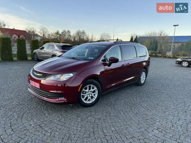 Красный Крайслер Вояджер, объемом двигателя 3.6 л и пробегом 211 тыс. км за 18900 $, фото 3 на Automoto.ua