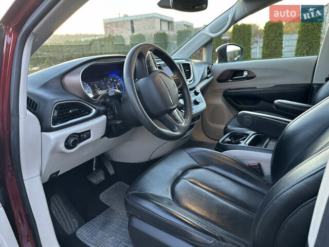 Красный Крайслер Вояджер, объемом двигателя 3.6 л и пробегом 211 тыс. км за 18900 $, фото 20 на Automoto.ua