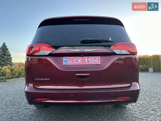 Красный Крайслер Вояджер, объемом двигателя 3.6 л и пробегом 211 тыс. км за 18900 $, фото 11 на Automoto.ua