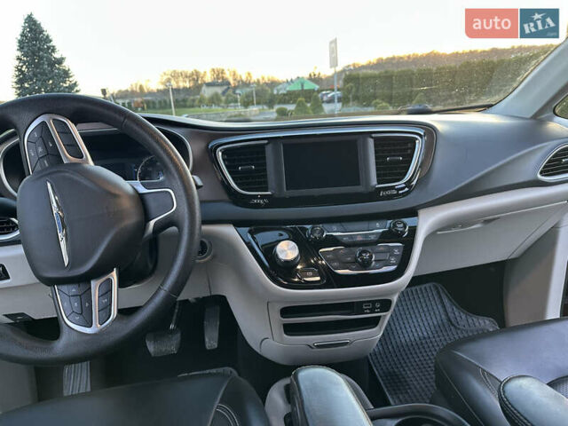 Красный Крайслер Вояджер, объемом двигателя 3.6 л и пробегом 211 тыс. км за 18900 $, фото 30 на Automoto.ua