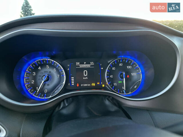 Красный Крайслер Вояджер, объемом двигателя 3.6 л и пробегом 211 тыс. км за 18900 $, фото 32 на Automoto.ua