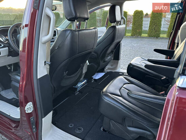 Красный Крайслер Вояджер, объемом двигателя 3.6 л и пробегом 211 тыс. км за 18900 $, фото 24 на Automoto.ua