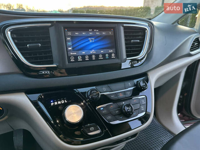 Красный Крайслер Вояджер, объемом двигателя 3.6 л и пробегом 211 тыс. км за 18900 $, фото 33 на Automoto.ua