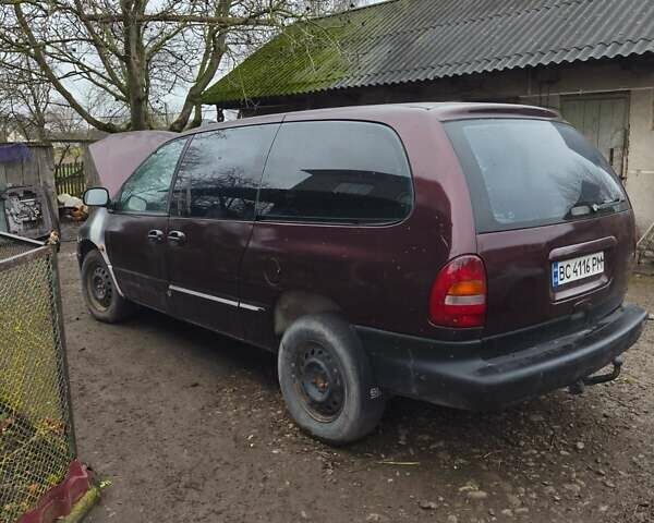 Красный Крайслер Вояджер, объемом двигателя 2.5 л и пробегом 490 тыс. км за 1963 $, фото 2 на Automoto.ua