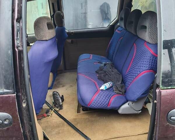 Красный Крайслер Вояджер, объемом двигателя 2.5 л и пробегом 490 тыс. км за 1963 $, фото 7 на Automoto.ua