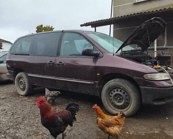 Красный Крайслер Вояджер, объемом двигателя 2.5 л и пробегом 490 тыс. км за 1963 $, фото 5 на Automoto.ua