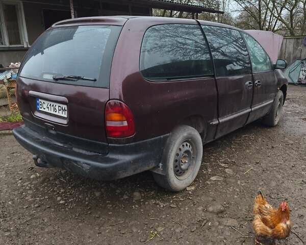 Красный Крайслер Вояджер, объемом двигателя 2.5 л и пробегом 490 тыс. км за 1963 $, фото 3 на Automoto.ua