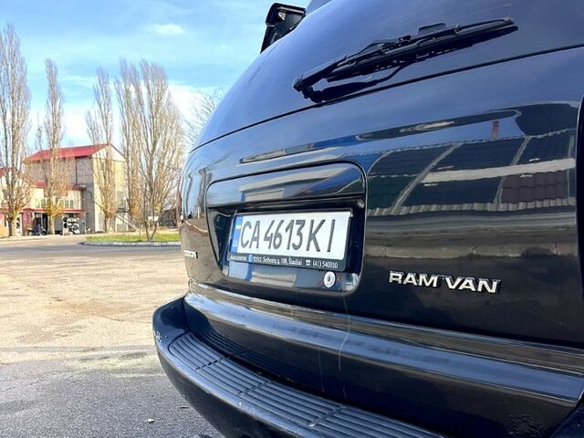 Крайслер Вояджер, объемом двигателя 2.4 л и пробегом 250 тыс. км за 3499 $, фото 4 на Automoto.ua