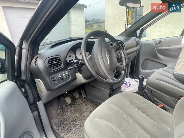 Серый Крайслер Вояджер, объемом двигателя 2.43 л и пробегом 313 тыс. км за 6500 $, фото 33 на Automoto.ua