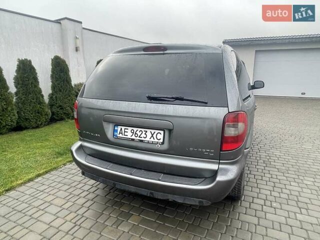 Серый Крайслер Вояджер, объемом двигателя 2.43 л и пробегом 313 тыс. км за 6500 $, фото 48 на Automoto.ua