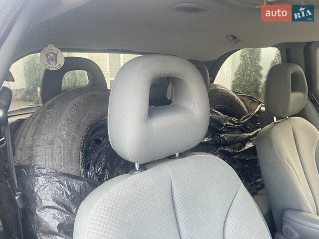 Серый Крайслер Вояджер, объемом двигателя 2.43 л и пробегом 313 тыс. км за 6500 $, фото 30 на Automoto.ua