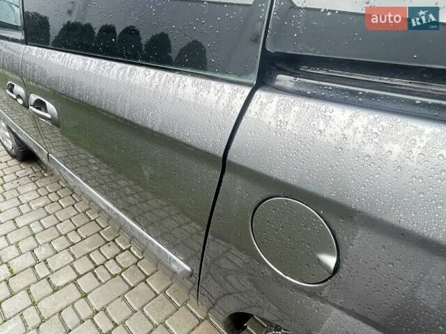 Серый Крайслер Вояджер, объемом двигателя 2.43 л и пробегом 313 тыс. км за 6500 $, фото 16 на Automoto.ua