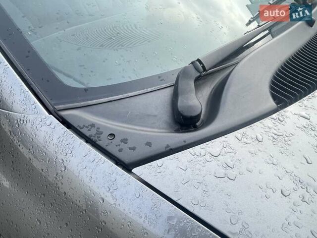 Серый Крайслер Вояджер, объемом двигателя 2.43 л и пробегом 313 тыс. км за 6500 $, фото 20 на Automoto.ua