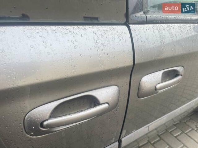 Серый Крайслер Вояджер, объемом двигателя 2.43 л и пробегом 313 тыс. км за 6500 $, фото 8 на Automoto.ua