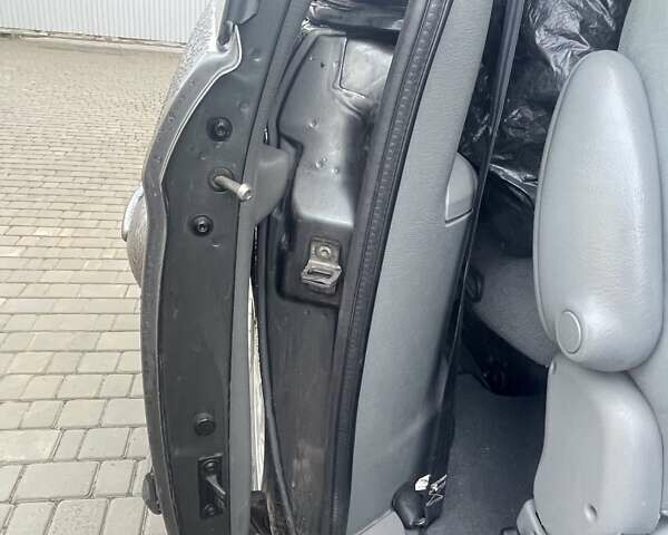 Серый Крайслер Вояджер, объемом двигателя 2.43 л и пробегом 313 тыс. км за 6500 $, фото 31 на Automoto.ua