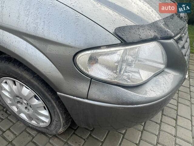 Серый Крайслер Вояджер, объемом двигателя 2.43 л и пробегом 313 тыс. км за 6500 $, фото 21 на Automoto.ua