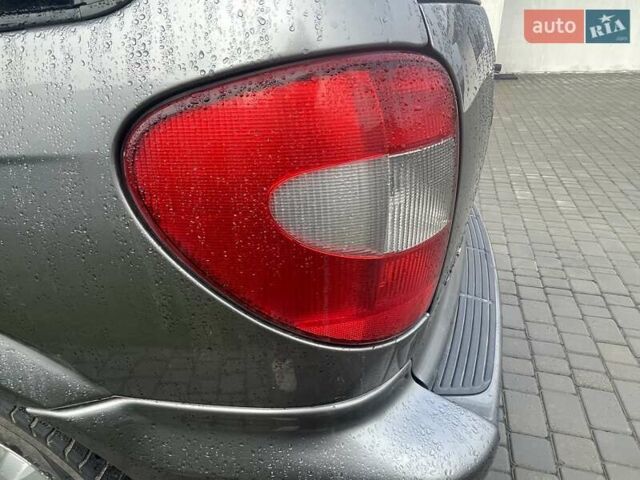 Серый Крайслер Вояджер, объемом двигателя 2.43 л и пробегом 313 тыс. км за 6500 $, фото 14 на Automoto.ua