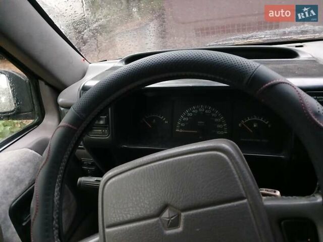 Серый Крайслер Вояджер, объемом двигателя 2.5 л и пробегом 145 тыс. км за 2700 $, фото 6 на Automoto.ua
