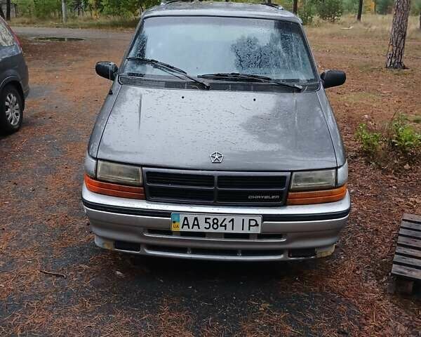 Серый Крайслер Вояджер, объемом двигателя 2.5 л и пробегом 145 тыс. км за 2700 $, фото 4 на Automoto.ua