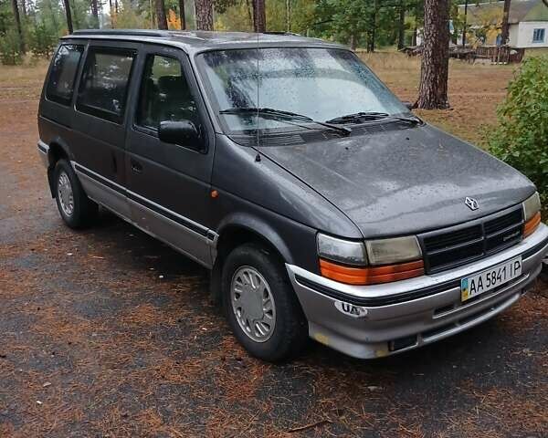 Серый Крайслер Вояджер, объемом двигателя 2.5 л и пробегом 145 тыс. км за 2700 $, фото 1 на Automoto.ua