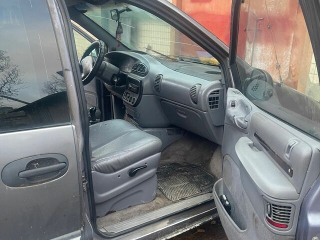 Сірий Крайслер Voyager, об'ємом двигуна 2.4 л та пробігом 20 тис. км за 1000 $, фото 8 на Automoto.ua