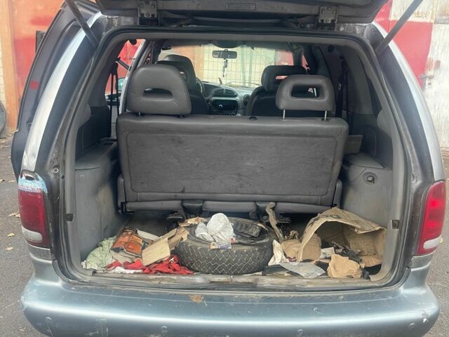 Сірий Крайслер Voyager, об'ємом двигуна 2.4 л та пробігом 20 тис. км за 1000 $, фото 5 на Automoto.ua