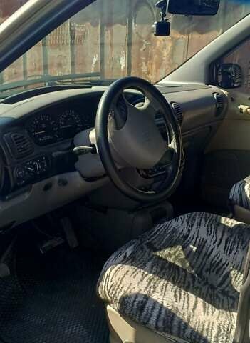 Сірий Крайслер Voyager, об'ємом двигуна 3.3 л та пробігом 385 тис. км за 3505 $, фото 3 на Automoto.ua