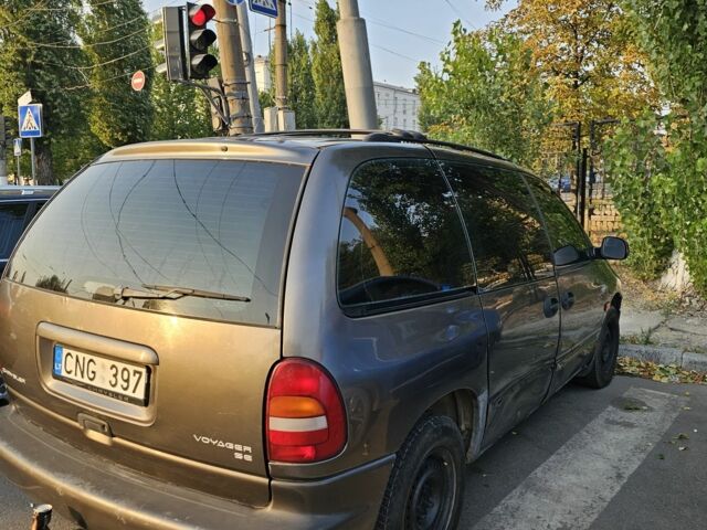 Серый Крайслер Вояджер, объемом двигателя 0 л и пробегом 400 тыс. км за 2172 $, фото 4 на Automoto.ua