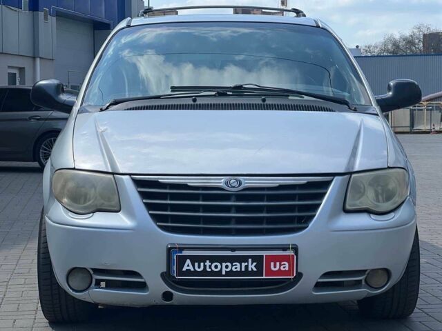 Серый Крайслер Вояджер, объемом двигателя 2.5 л и пробегом 396 тыс. км за 4640 $, фото 2 на Automoto.ua