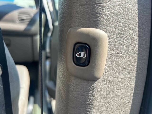 Серый Крайслер Вояджер, объемом двигателя 2.5 л и пробегом 396 тыс. км за 4640 $, фото 18 на Automoto.ua