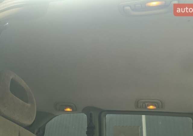 Серый Крайслер Вояджер, объемом двигателя 2.5 л и пробегом 420 тыс. км за 2800 $, фото 14 на Automoto.ua