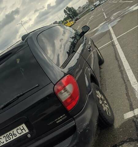 Серый Крайслер Вояджер, объемом двигателя 2.5 л и пробегом 420 тыс. км за 2800 $, фото 4 на Automoto.ua