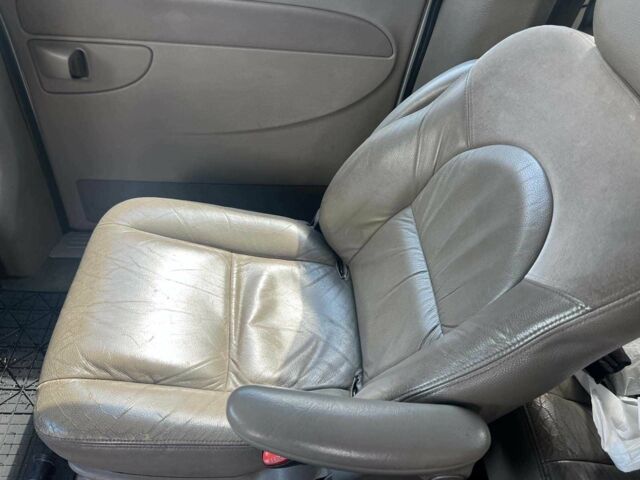 Серый Крайслер Вояджер, объемом двигателя 2.5 л и пробегом 396 тыс. км за 4640 $, фото 15 на Automoto.ua