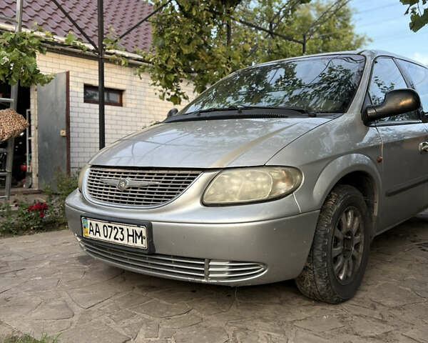 Сірий Крайслер Voyager, об'ємом двигуна 2.5 л та пробігом 423 тис. км за 4200 $, фото 3 на Automoto.ua