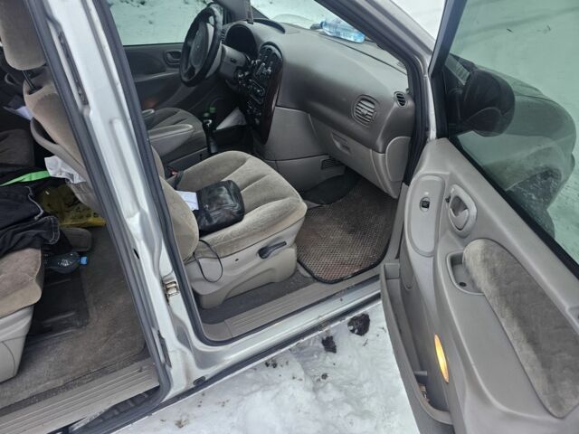 Серый Крайслер Вояджер, объемом двигателя 2.5 л и пробегом 450 тыс. км за 5933 $, фото 6 на Automoto.ua