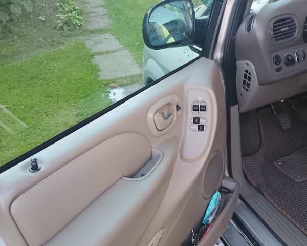 Сірий Крайслер Voyager, об'ємом двигуна 2.5 л та пробігом 312 тис. км за 4800 $, фото 8 на Automoto.ua